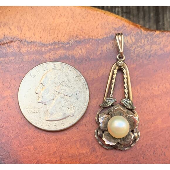 Antique Gold filled Flower and Pearl Pendant - Picture 4 of 5